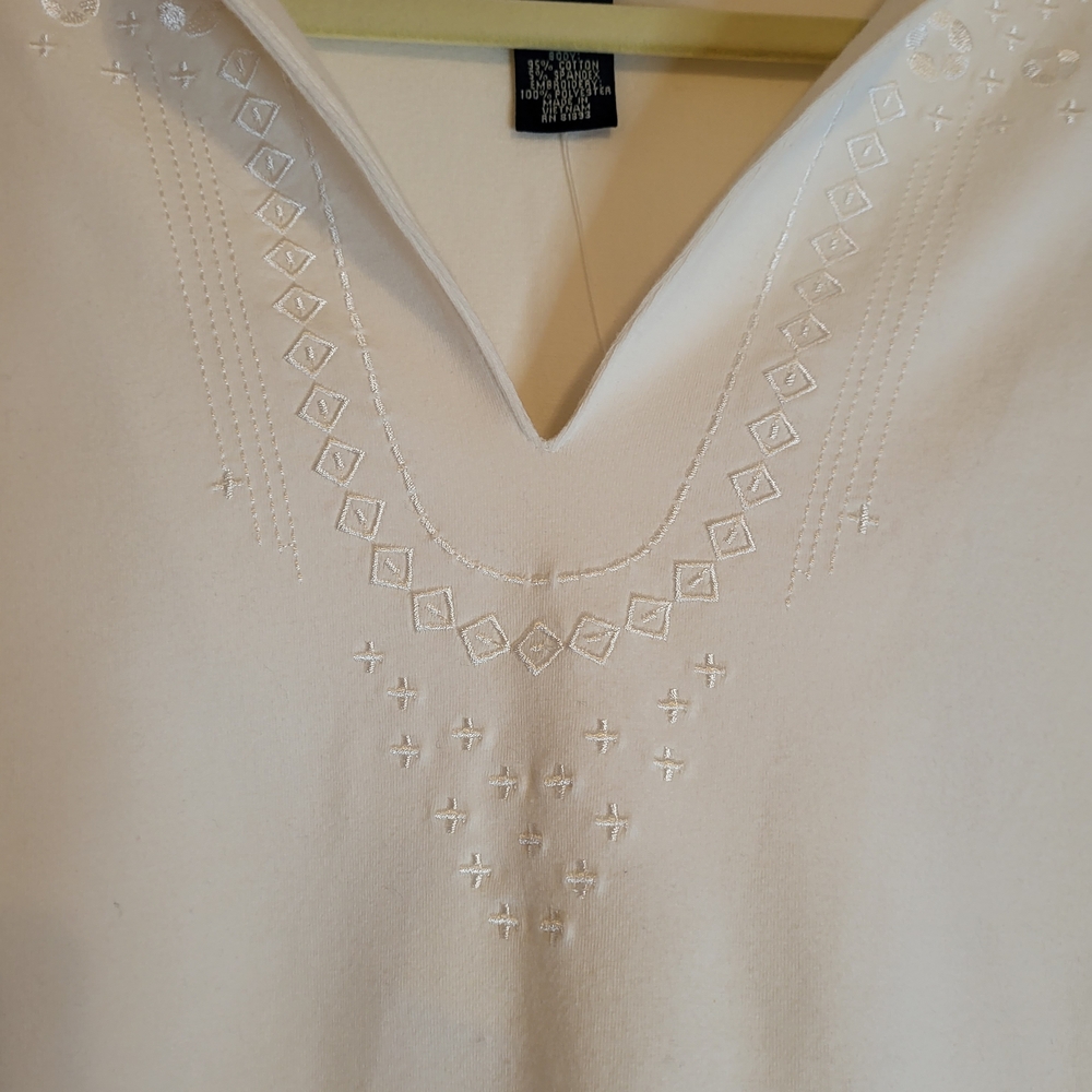 Denim&Co Cream Blouse with Embroidered Detail - Picture 3 of 6